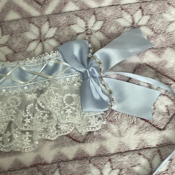 5/$10 Blue Laced w/ Pearls Cosplay Headband - Picture 2 of 4